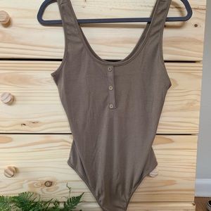 Mike and Joey ribbed body suit - size Large 🌻♥️